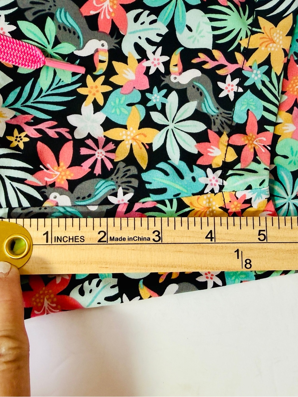 Chubbies 5.5” Inseam Tropical Floral Swim Trunks - size Large - Picture 9 of 11